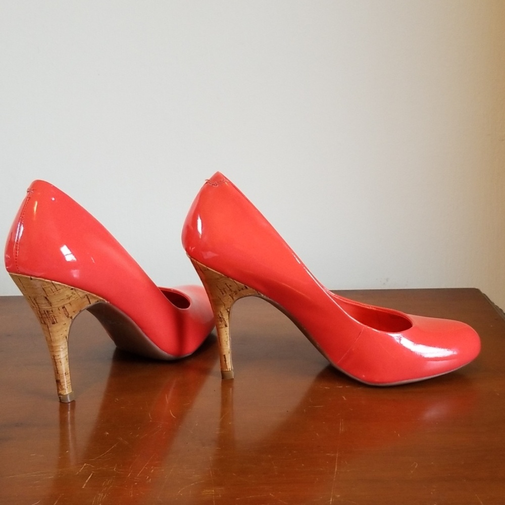 Jessica Simpson coral round toe pumps w\ cork heel